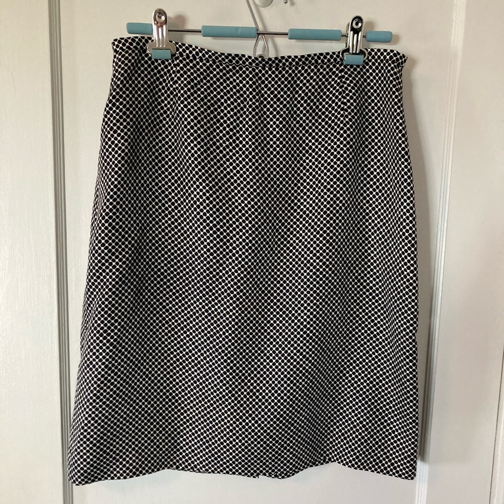 Beautiful Silk Ann Taylor Black and White Skirt
